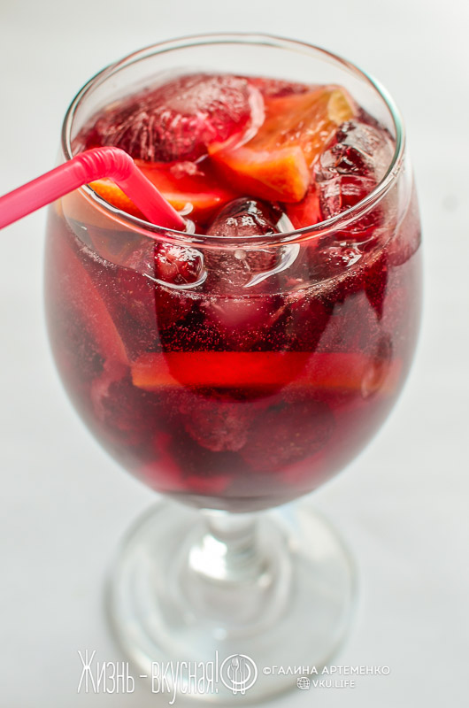 сангрия с клубникой
