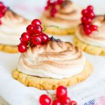 десерт с красной смородиной