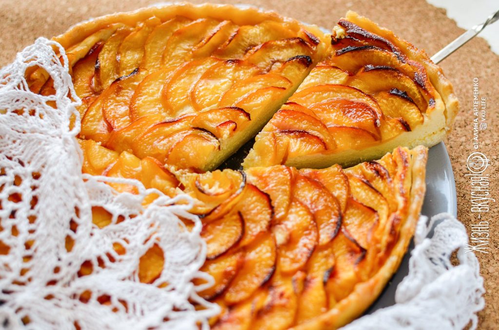 пирог с нектаринами