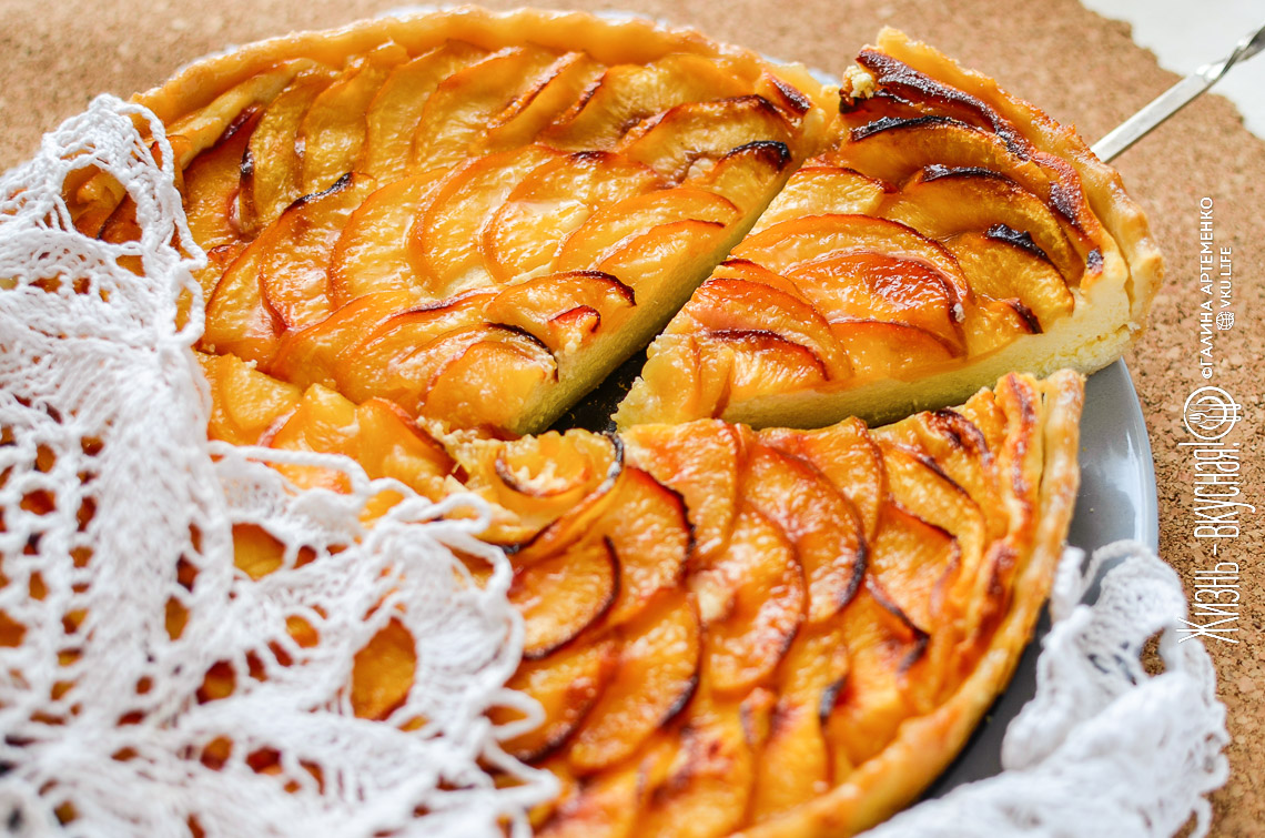 Пирог с нектаринами и творогом/рикоттой