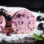 простое песочное печенье со смородиной