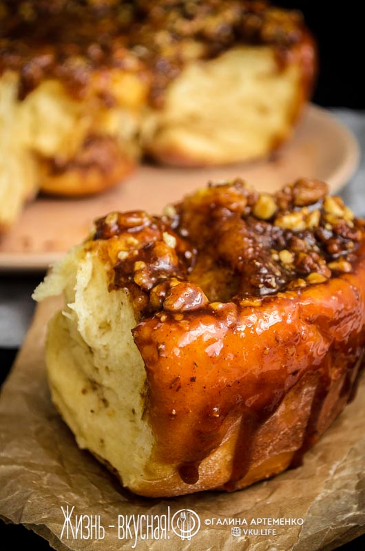 липкие булочки с карамелью