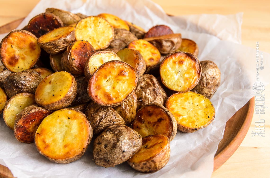 Лучшая печеная картошка в духовке + зеленое масло к ней