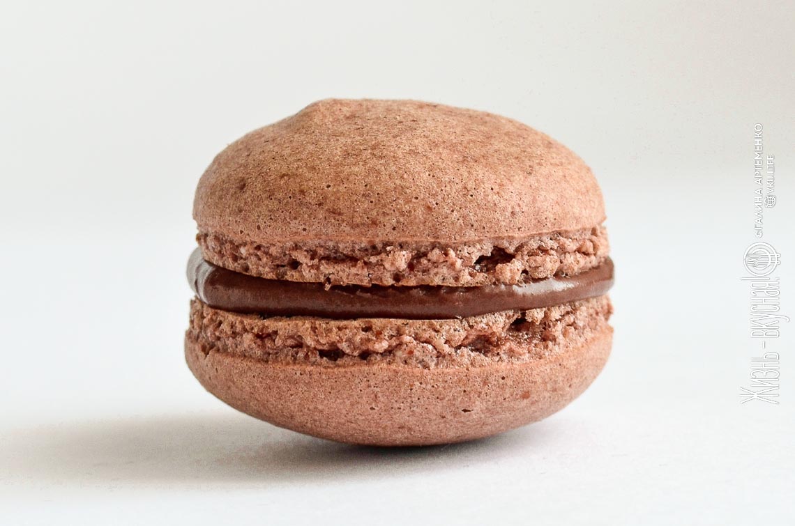 Пирожное макарон. Кто ты, чудовище?