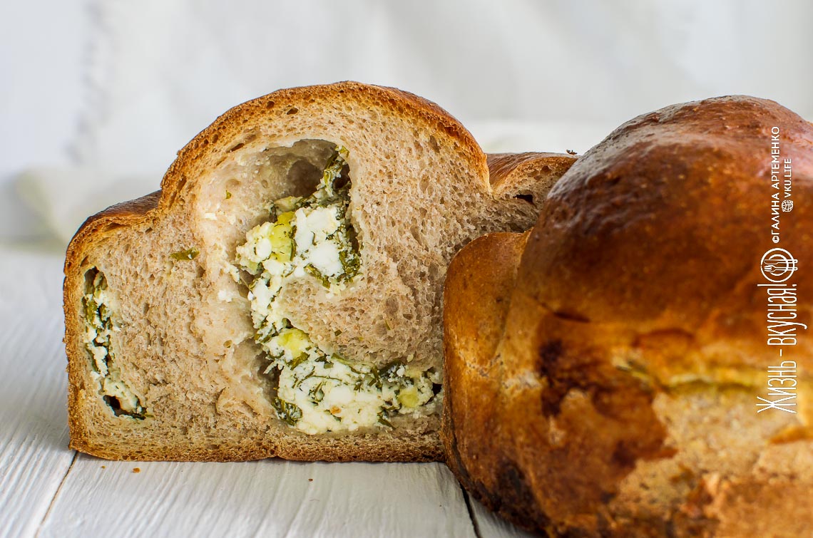 Ароматный хлеб-пирог с зеленью и творогом