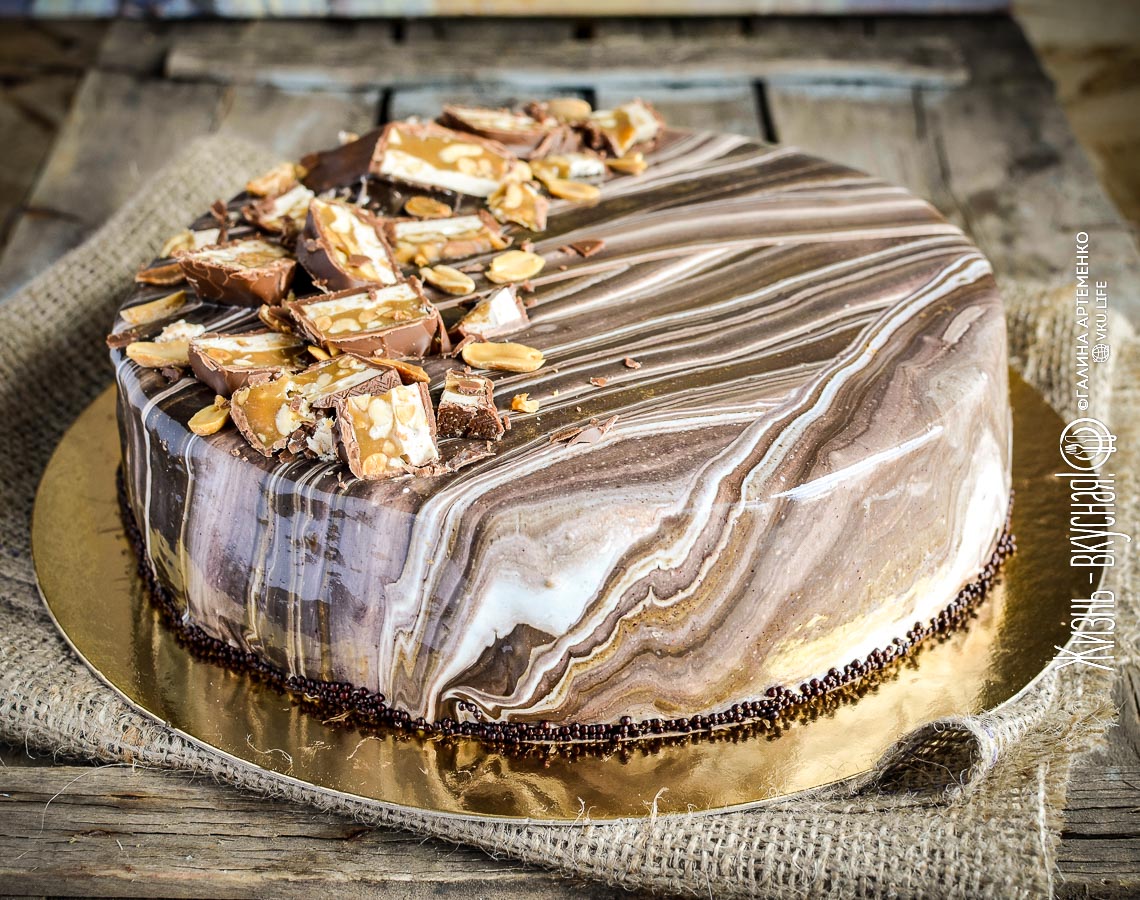 Мужской муссовый торт «Сникерс» с темным пивом