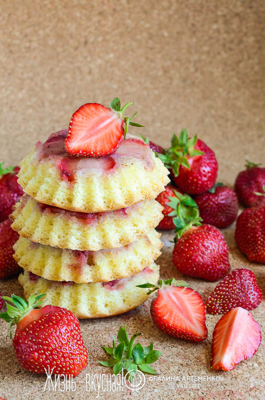 бисквит с клубникой в духовке