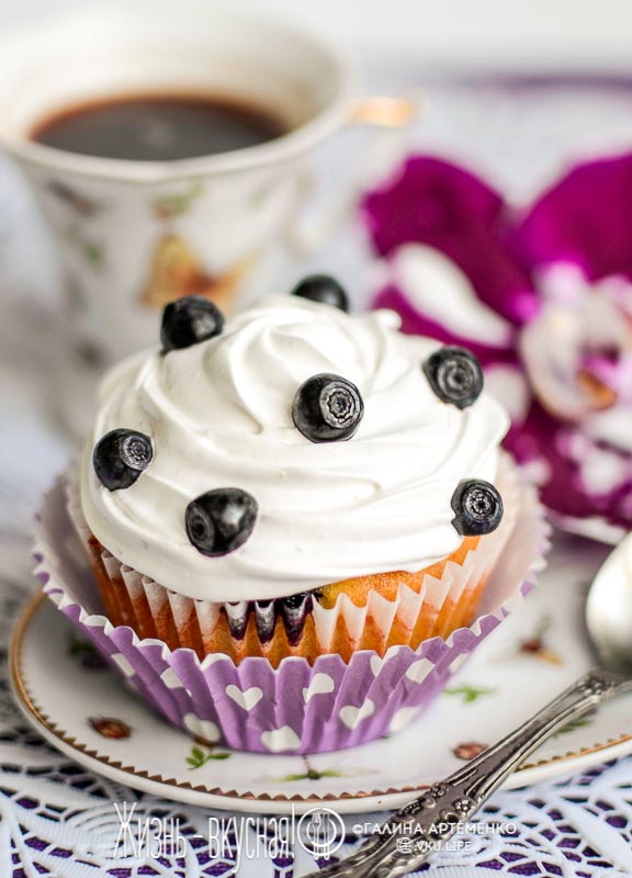 кекс с черникой в формочках