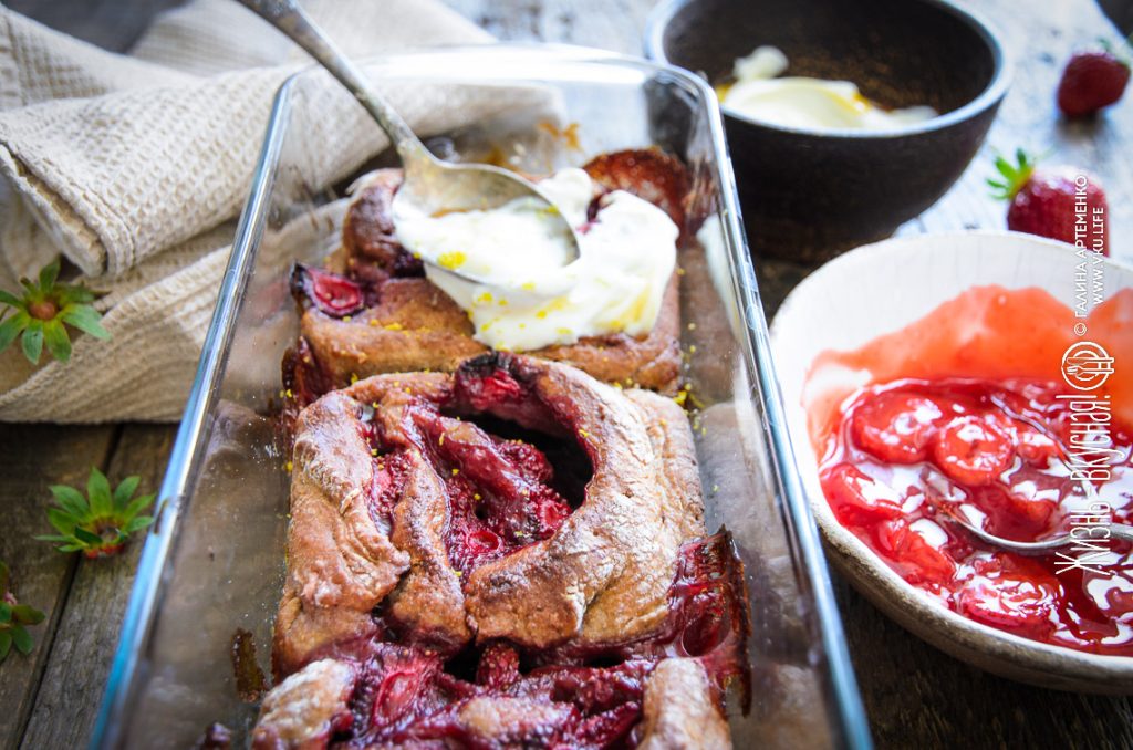 булочки с клубникой