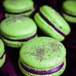 макарон с ягодами черники