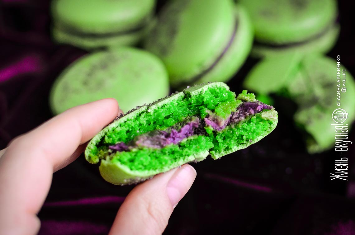 Макарон с ягодами (ганаш из черники) + желе из яблочного сидра