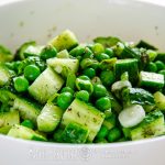 зеленый салат с огурцами горошком