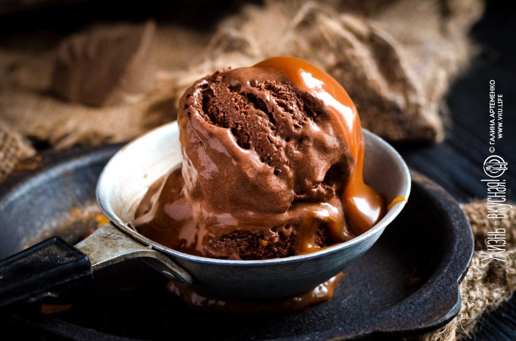 мороженое с карамелью