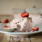 творожная запеканка с клубникой и бананом