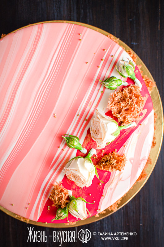 торт с ликером и персиками