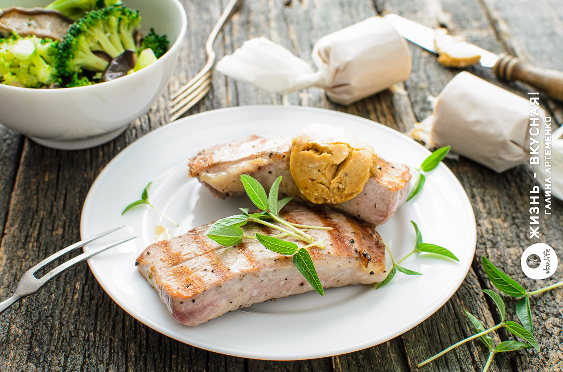 Ароматное масло-соус с паприкой и сыром