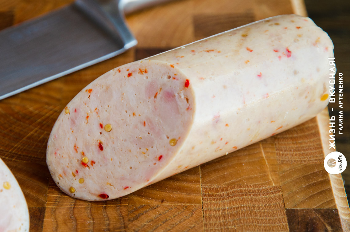 Домашняя колбаса в духовке из курицы