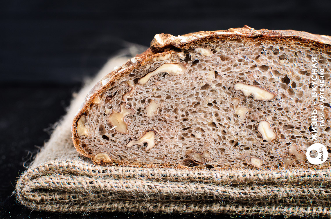 Хлеб с орехами и каштанами