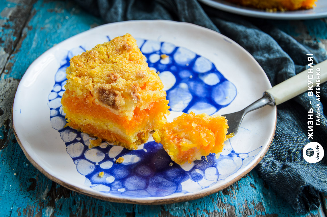 Насыпной пирог с тыквой «Три стакана»