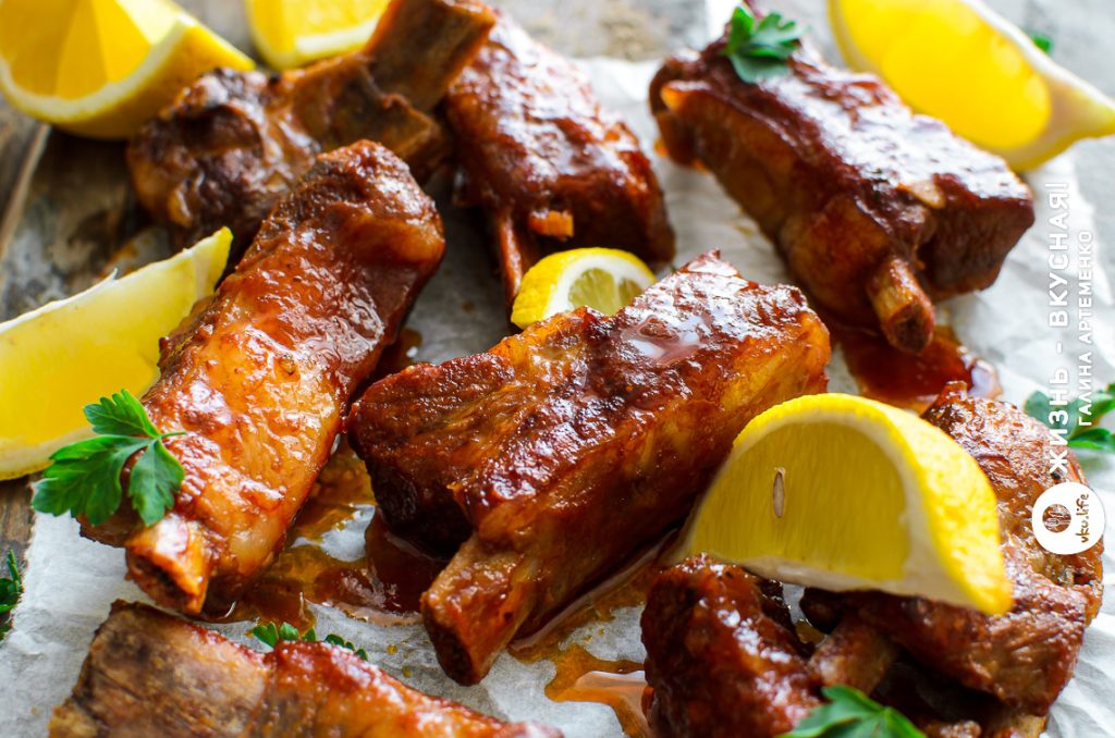 свиные ребра в соусе