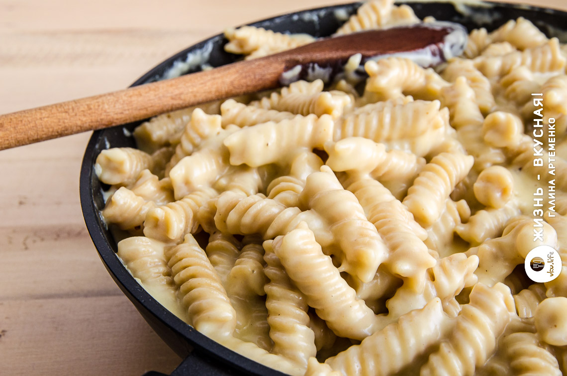 Макароны с сыром: базовый рецепт на сковороде + в духовке