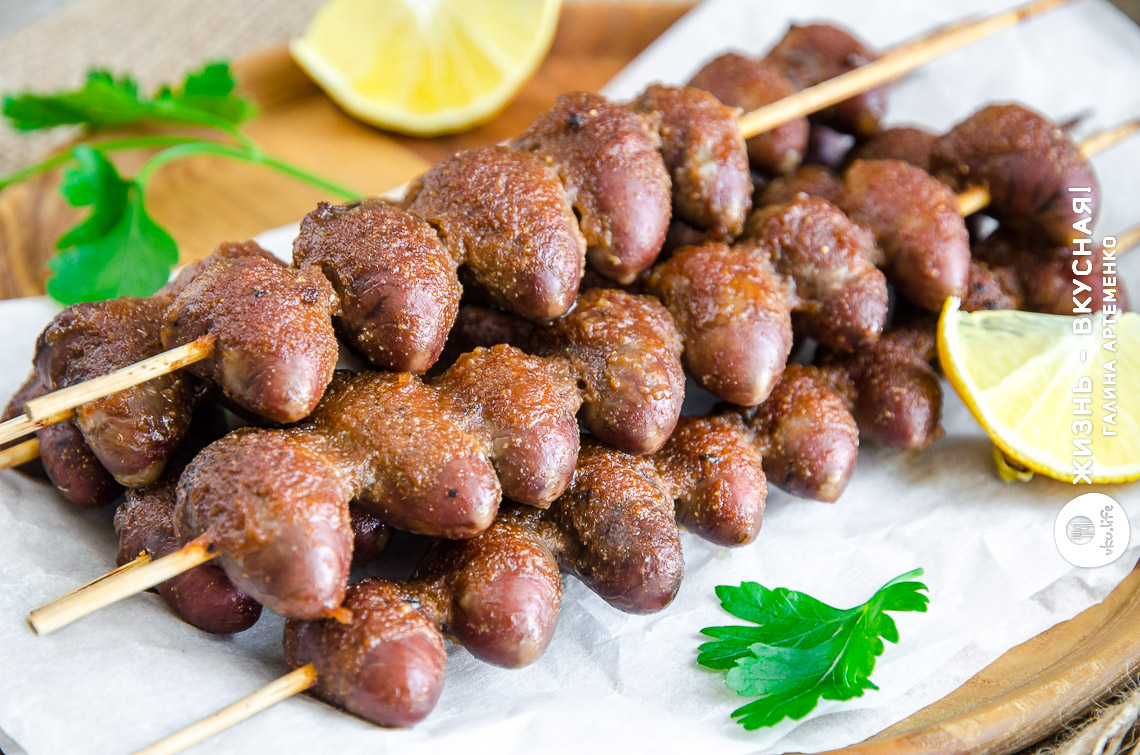 Вкусные куриные сердечки на шпажках — рецепт 3-в-1