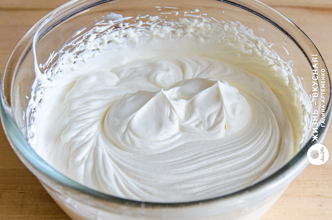 Самый быстрый и простой густой сметанный крем для медовика