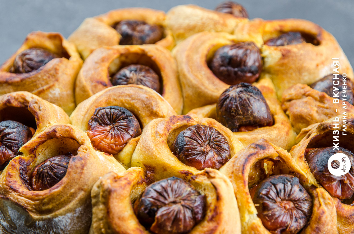 Пирог из сосисок в тесте