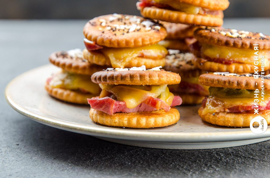 закуска из крекеров