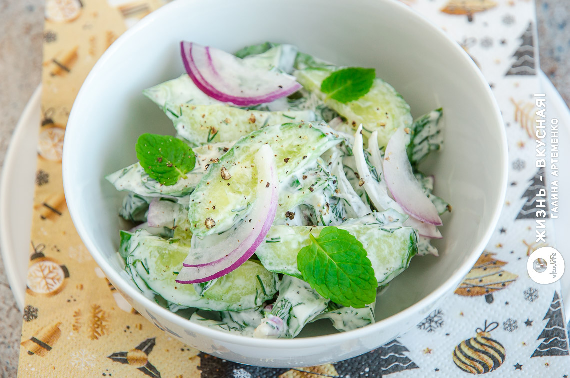 Рецепт салата из огурцов: простой и свежий
